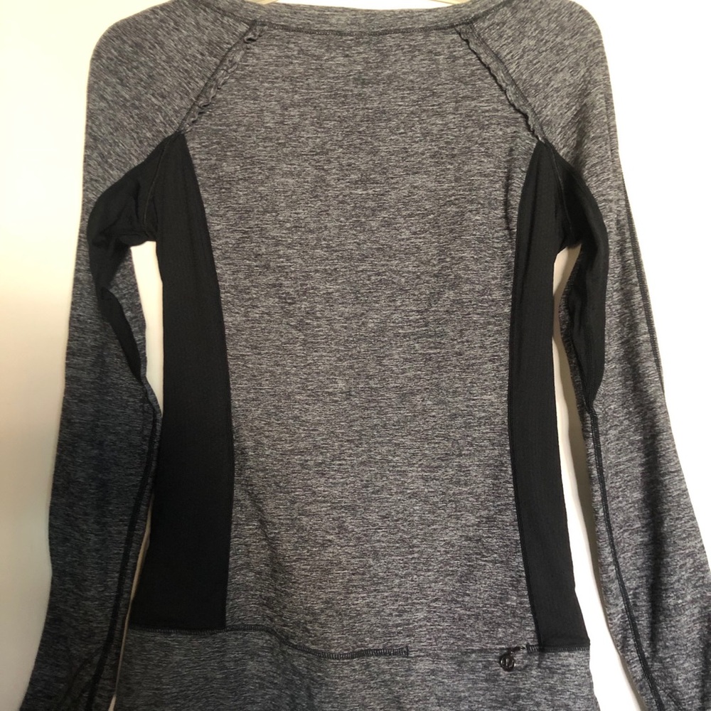 EUC LULULEMON LONG SLEEVE SIZE 6
